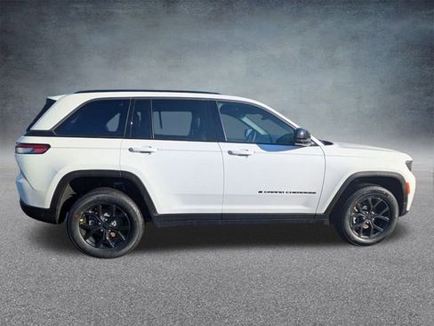 New 2026 Jeep Grand Cherokee Altitude AWD/4WD image 3