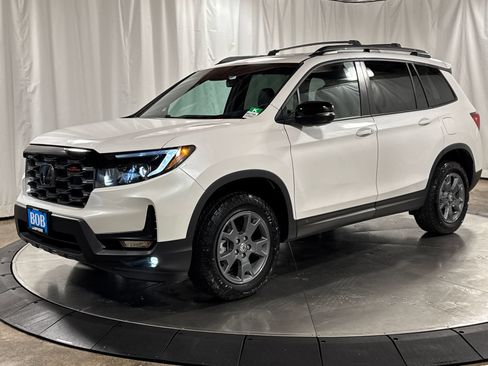 Certified 2025 Honda Passport TrailSport image 1
