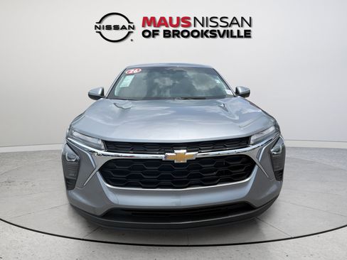 Used 2026 Chevrolet Trax LS w/ LS Convenience Package FWD image 3