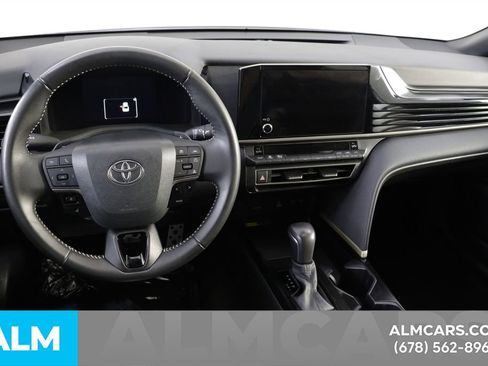 Used 2025 Toyota Camry SE image 22