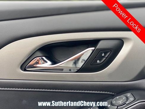 Used 2023 Chevrolet Traverse LT FWD image 14