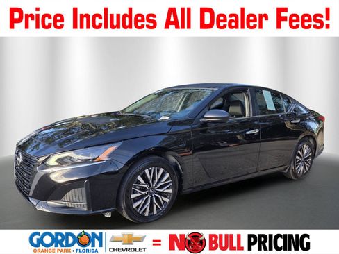 Used 2025 Nissan Altima 2.5 SV FWD image 1