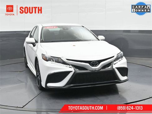 Used 2024 Toyota Camry SE image 5