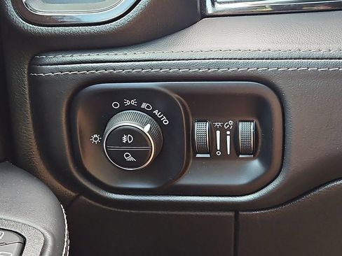 Used 2025 RAM 2500 Limited AWD/4WD image 25