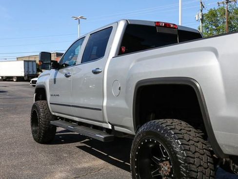 Used 2019 GMC Sierra 2500 Denali w/ Duramax Plus Package AWD/4WD image 30