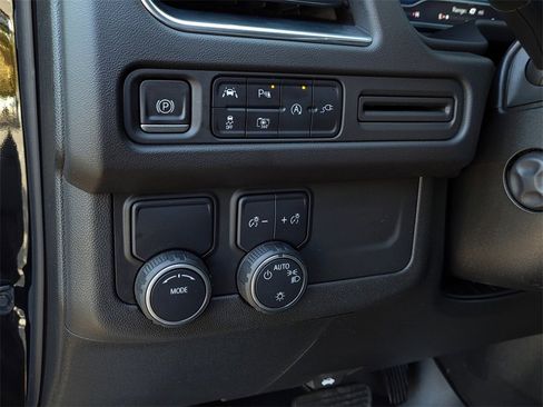 Used 2022 Chevrolet Tahoe RST w/ Luxury Package image 20