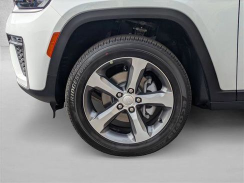 New 2026 Jeep Grand Cherokee Limited RWD image 10