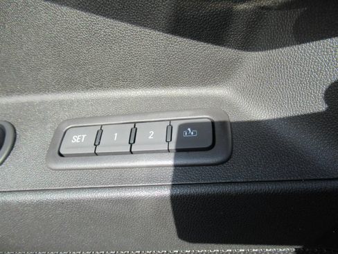 Used 2019 Chevrolet Equinox Premier FWD image 21