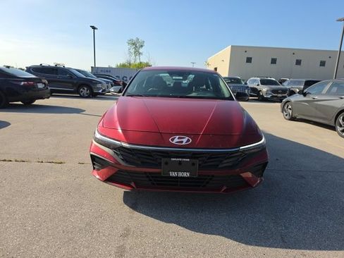 Certified 2025 Hyundai Elantra Sport FWD image 2