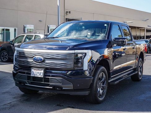 Used 2022 Ford F150 Lightning Lariat image 3