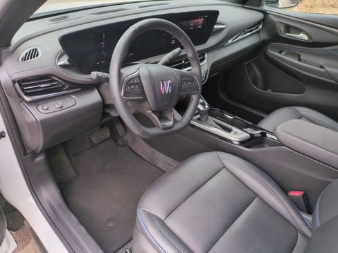 Used 2025 Buick Envista Sport Touring image 10