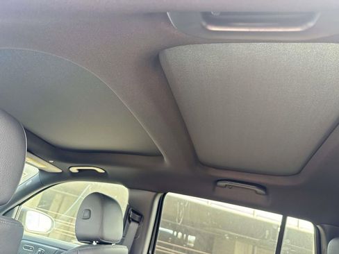 Used 2025 Mercedes-Benz GLB 250 image 8