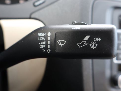 Used 2013 Volkswagen Jetta SE FWD image 32