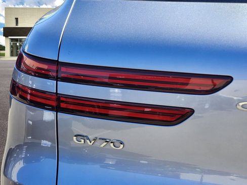 Used 2024 Genesis GV70 2.5T w/ Sport Prestige Package image 9