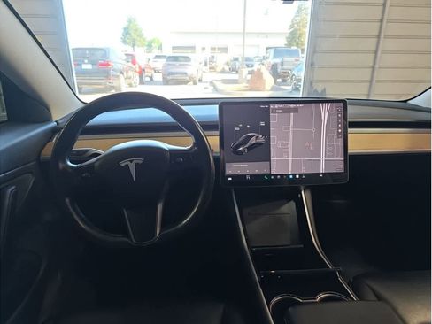 Used 2018 Tesla Model 3 Long Range image 16