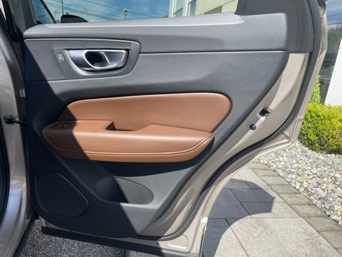 Used 2024 Volvo XC60 B5 Plus AWD/4WD image 13