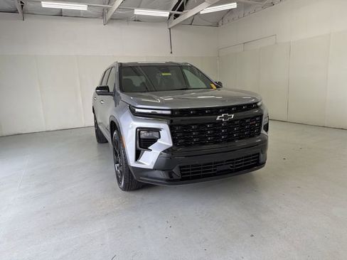 Certified 2024 Chevrolet Traverse RS image 3