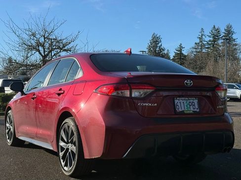 Used 2023 Toyota Corolla SE image 3