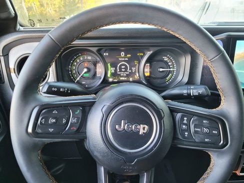 Used 2024 Jeep Wrangler Unlimited w/ Convenience Group image 31