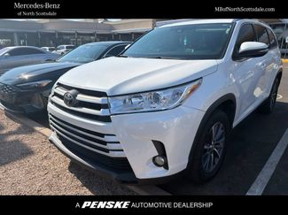 Used 2019 Toyota Highlander XLE FWD video 1