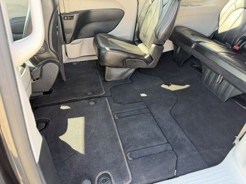 Used 2023 Chrysler Pacifica Touring-L FWD image 30