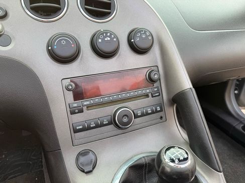 Used 2007 Pontiac Solstice Convertible w/ Premium Package RWD image 17