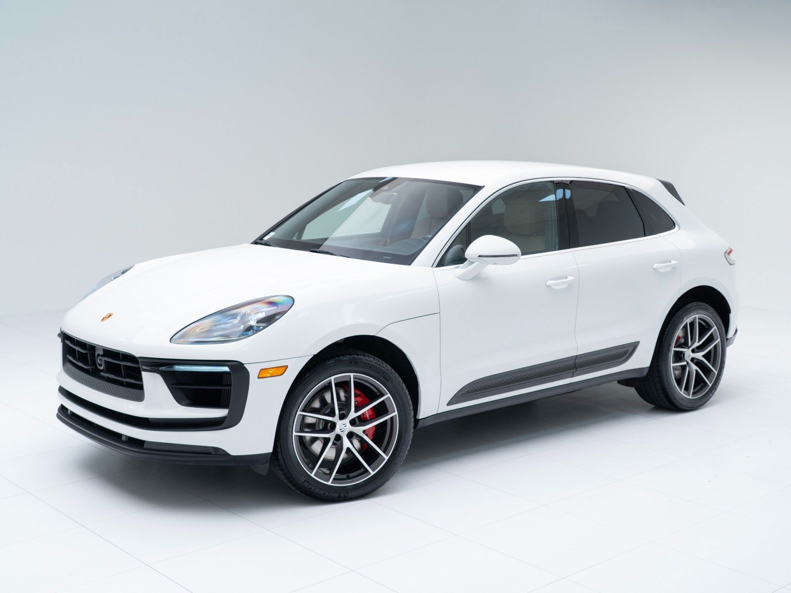 Certified 2023 Porsche Macan S AWD/4WD image 1
