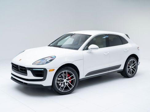 Certified 2023 Porsche Macan S AWD/4WD image 1
