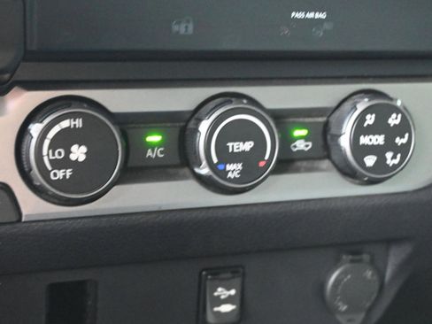 Used 2019 Toyota Tacoma SR w/ SR Convenience Package image 30