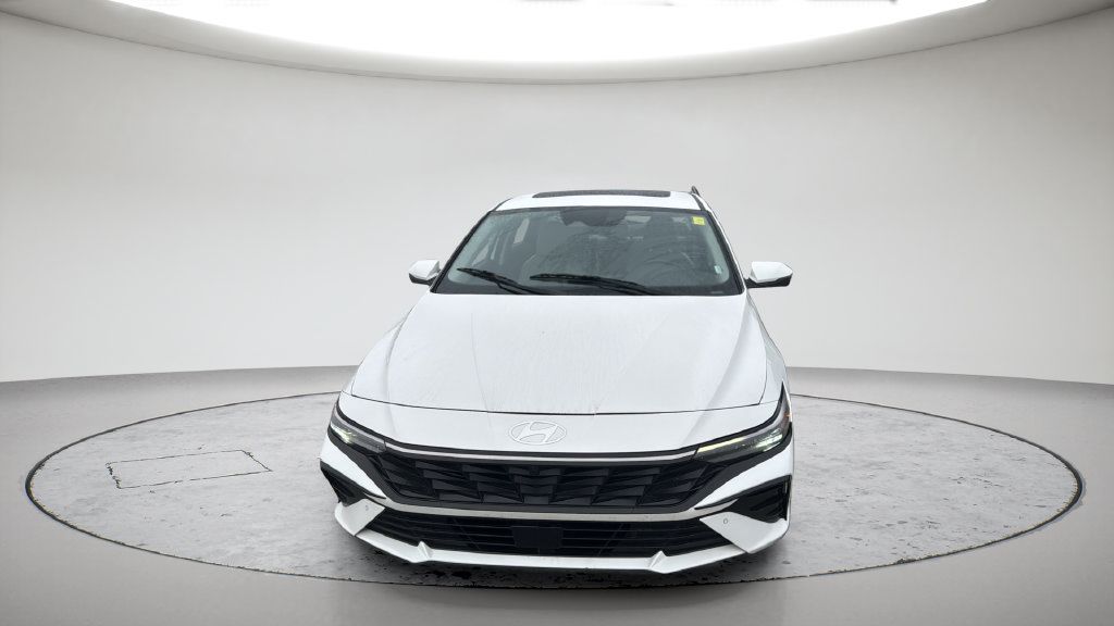 Used 2024 Hyundai Elantra Limited FWD image 2