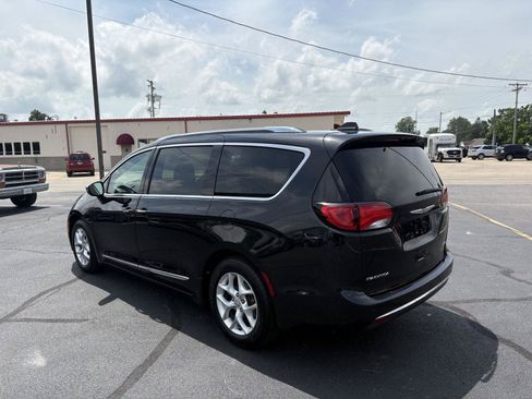 Used 2019 Chrysler Pacifica Limited FWD image 24