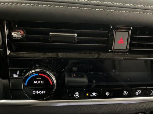 Used 2025 Nissan Rogue SL FWD image 47