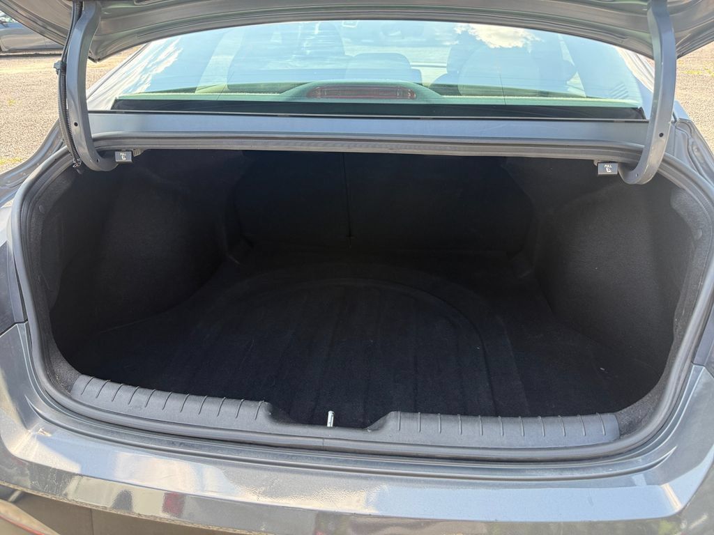 Used 2025 Hyundai Elantra SEL FWD image 27