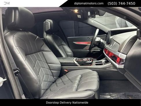 Used 2024 BMW i7 xDrive60 AWD/4WD image 20
