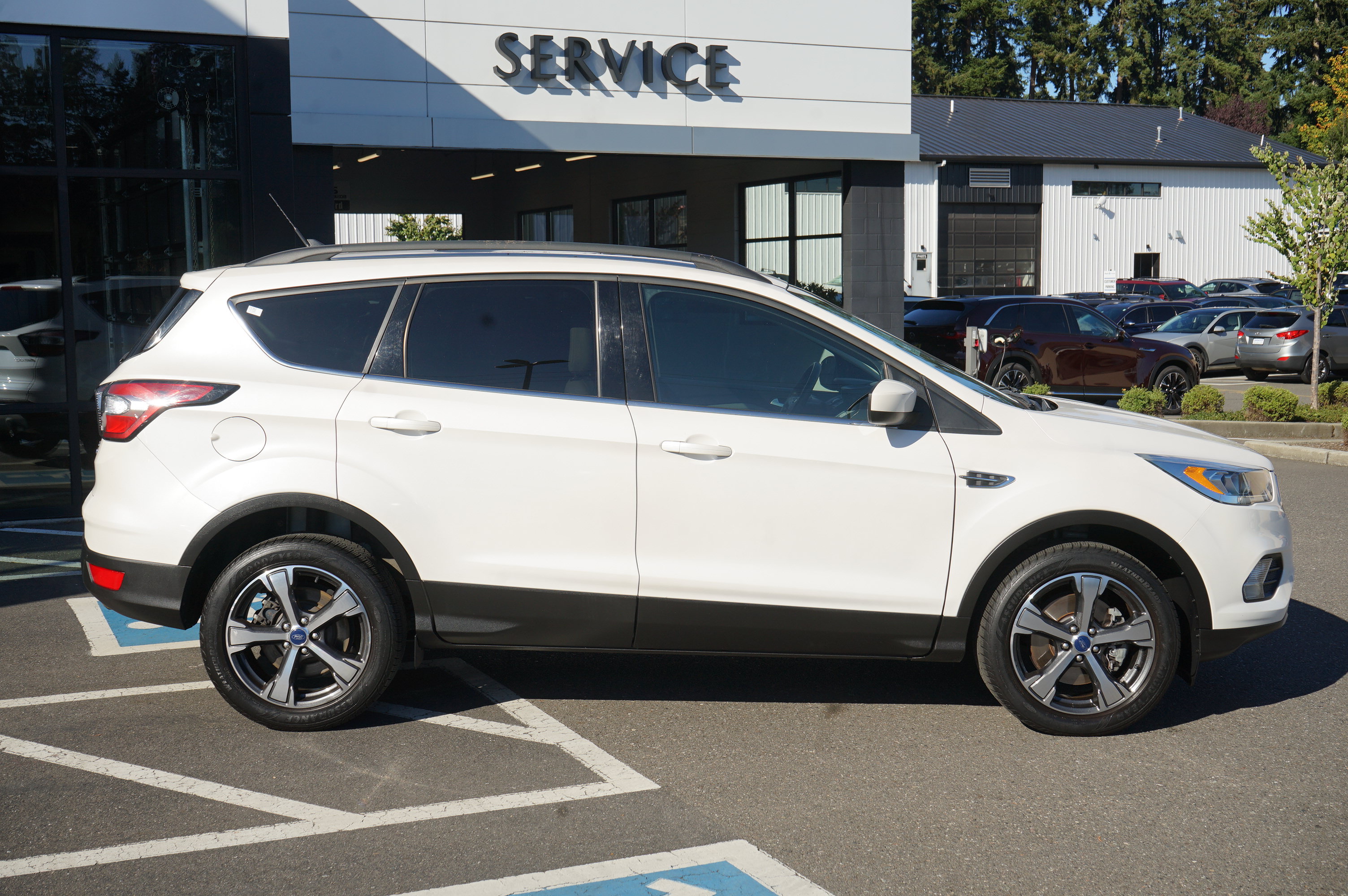Used 2018 Ford Escape SEL AWD/4WD image 2