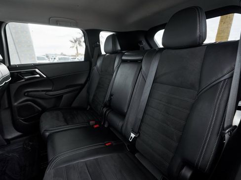 Used 2024 Mitsubishi Outlander SE image 28