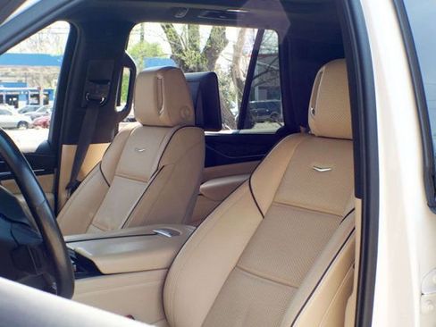 Used 2021 Cadillac Escalade Premium Luxury w/ Performance Package AWD/4WD image 22