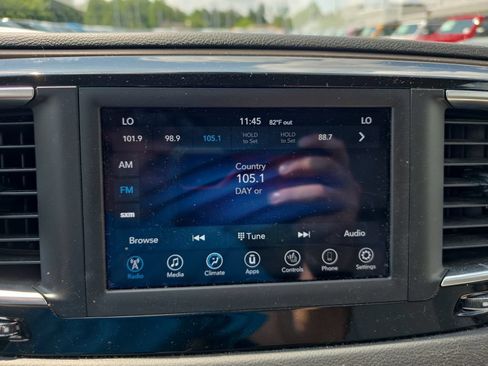Used 2018 Chrysler Pacifica Touring-L FWD image 17