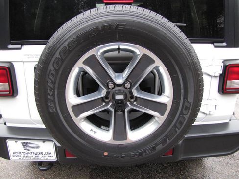 Used 2021 Jeep Wrangler Unlimited Sahara image 16