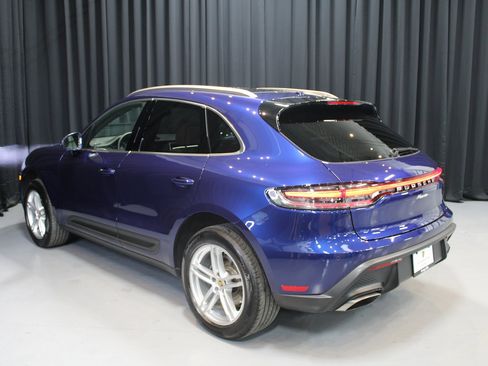 Certified 2025 Porsche Macan image 3