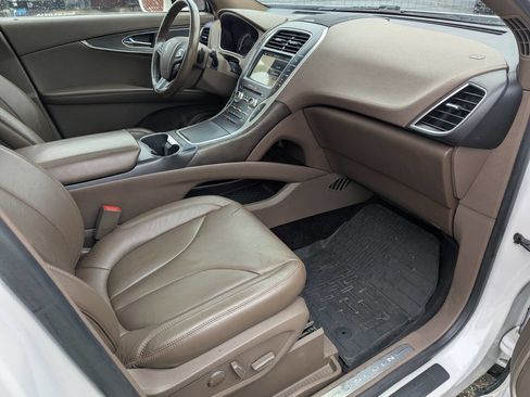 Used 2017 Lincoln MKX Reserve w/ Driver Assistance Package AWD/4WD image 9
