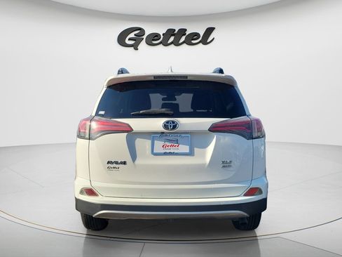 Used 2018 Toyota RAV4 XLE AWD/4WD image 6