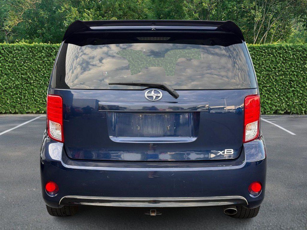 Used 2013 Scion xB FWD image 5