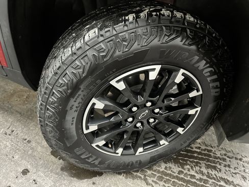 Used 2024 Chevrolet Traverse Z71 w/ Enhanced Driving Package image 12