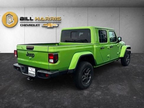 Used 2025 Jeep Gladiator Sport AWD/4WD image 2