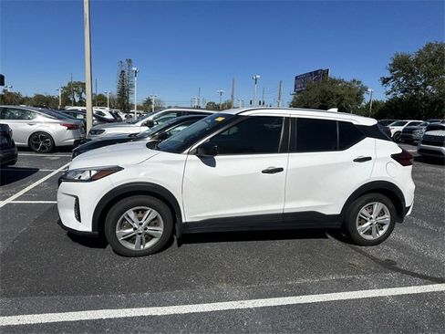 Used 2021 Nissan Kicks S image 6