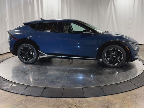 New 2025 Kia EV6 Wind image 2
