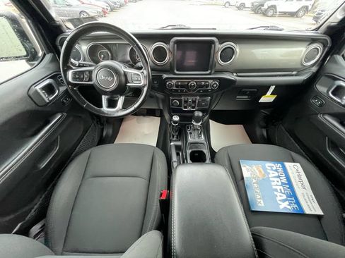 Used 2022 Jeep Wrangler Unlimited Sahara AWD/4WD image 23