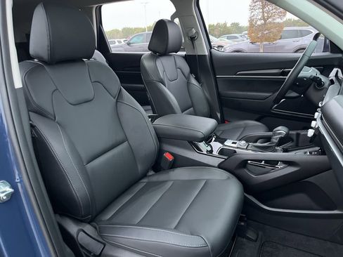 Used 2025 Kia Telluride S image 28