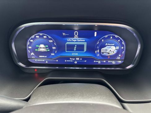 Used 2024 Chevrolet Tahoe Z71 w/ Luxury Package image 33